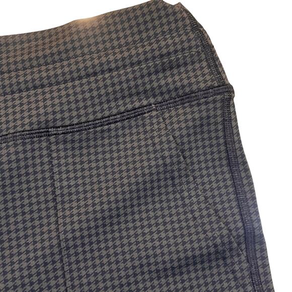 Offline By Aerie Women’s Size XL Gray Black Plaid Graphic Hi-Rise Leggings - Picture 1 of 9